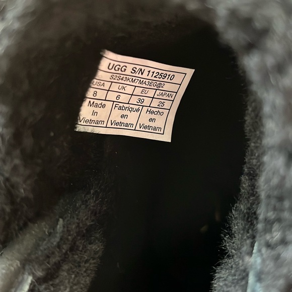 Ugg Women's Kristin Black Suede Boots - Picture 7 of 12